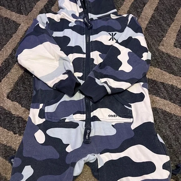 Onepiece blue Camouflage Jump In CAMO Jumpsuit sz 2/3T
